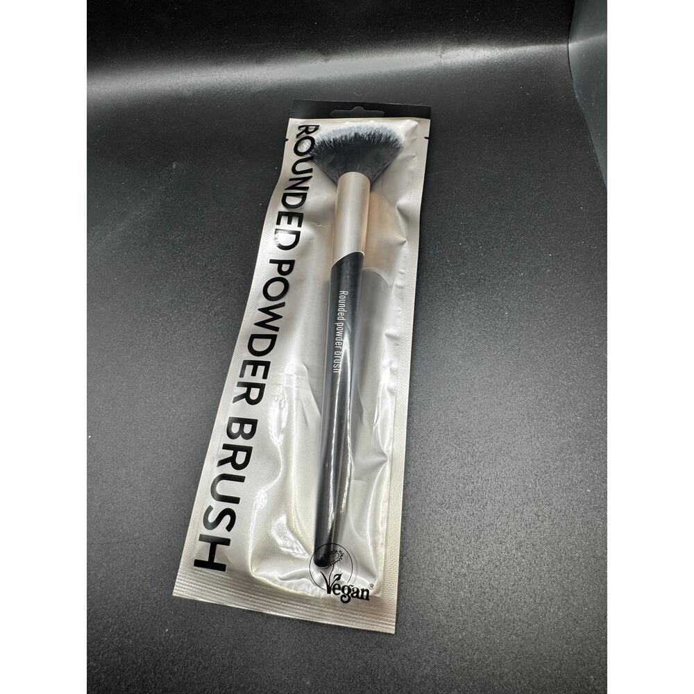 5/$25 NWT Rounded Powder Brush New In Package - Picture 3 of 4